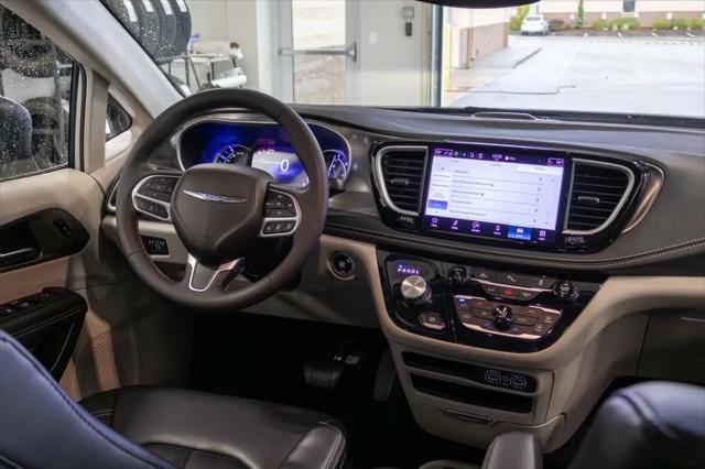 2023 Chrysler Pacifica Hybrid Touring L