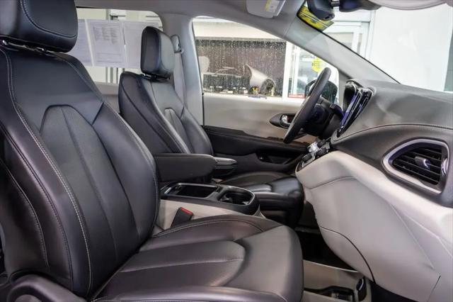 2023 Chrysler Pacifica Hybrid Touring L