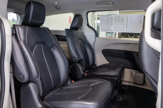 2023 Chrysler Pacifica Hybrid Touring L