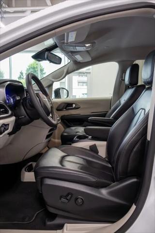 2023 Chrysler Pacifica Hybrid Touring L