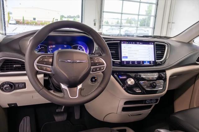 2023 Chrysler Pacifica Hybrid Touring L