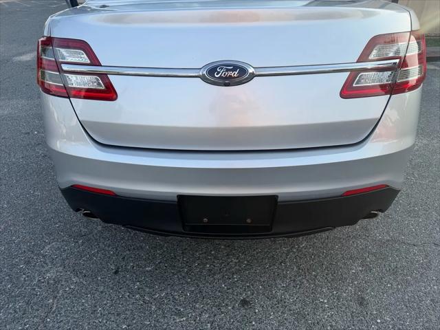 2017 Ford Taurus SE