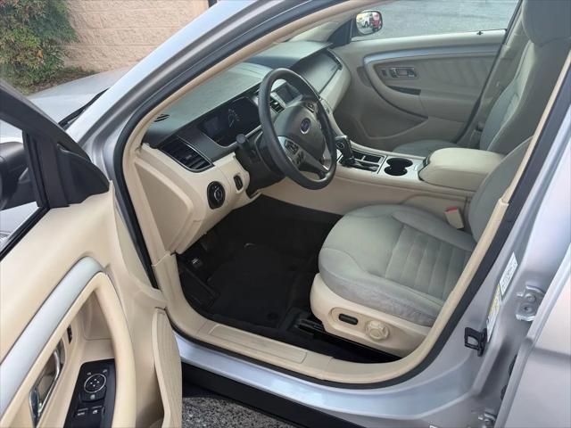2017 Ford Taurus SE