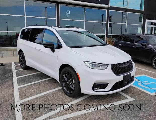 2025 Chrysler Pacifica Limited AWD for sale in Madison, WI