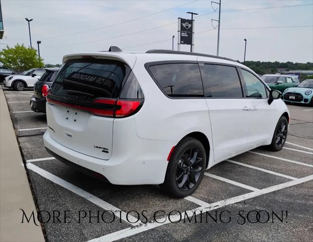 2025 Chrysler Pacifica Limited AWD