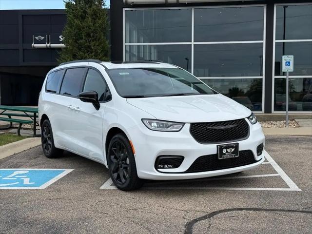 2025 Chrysler Pacifica Limited AWD for sale in Madison, WI