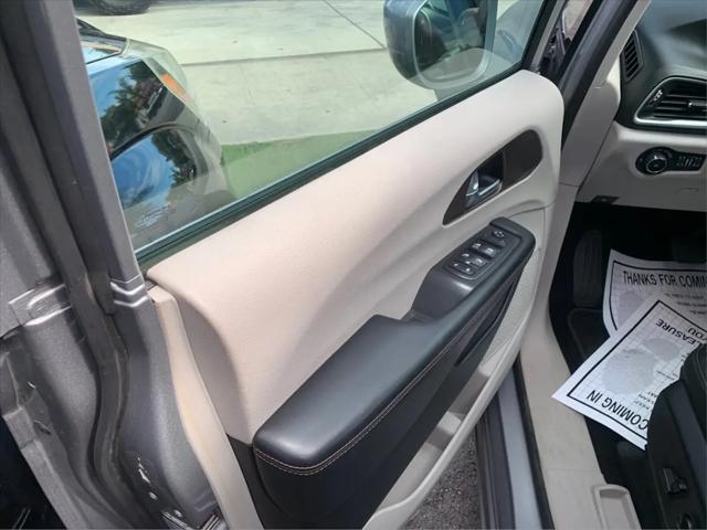 2017 Chrysler Pacifica Touring-L