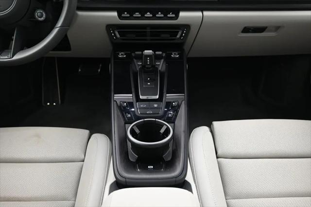 2023 Porsche 911 Carrera 4 GTS