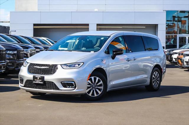 2024 Chrysler Pacifica Hybrid Select for sale in Costa Mesa, CA