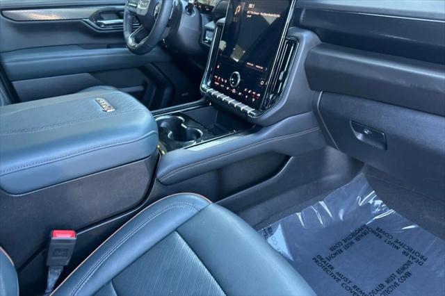 2025 GMC Yukon 4WD AT4