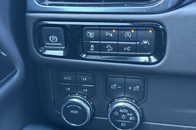 2025 GMC Yukon 4WD AT4