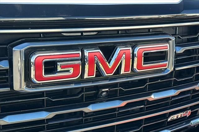 2025 GMC Yukon 4WD AT4