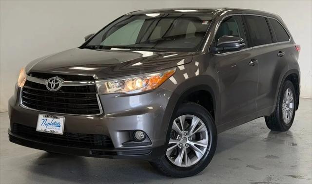 2015 Toyota Highlander LE Plus V6 for sale in Aurora, IL