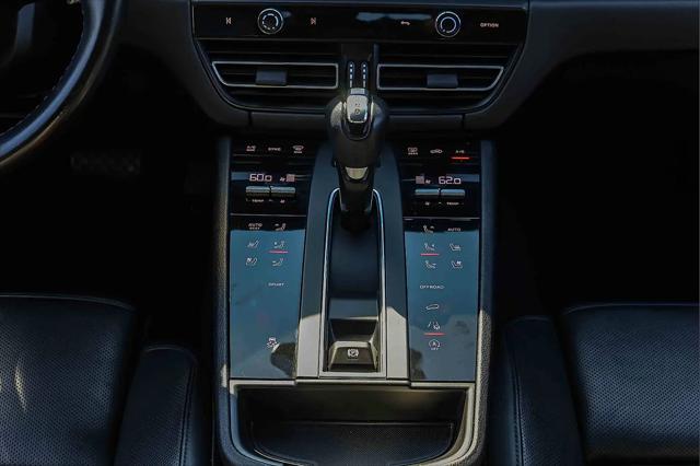 2023 Porsche Macan Macan