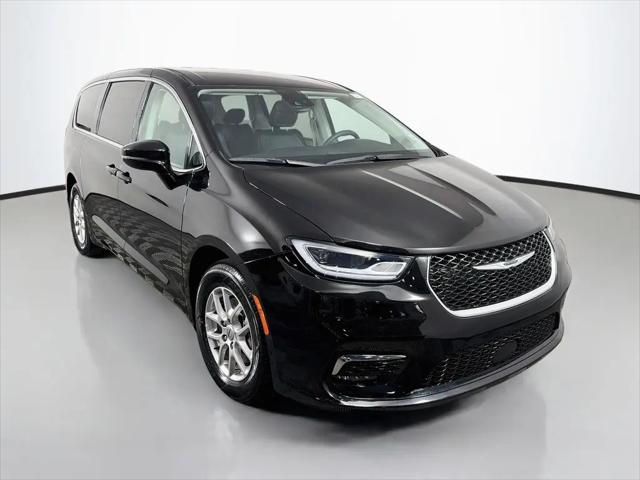 2024 Chrysler Pacifica Touring L for sale in Schaumburg, IL