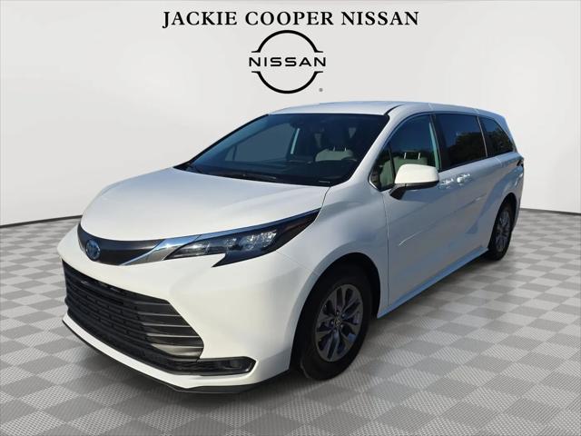 2025 Toyota Sienna LE for sale in Tulsa, OK