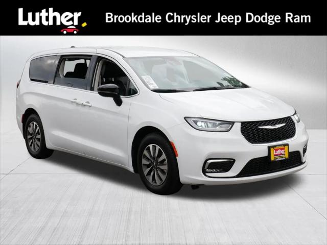 2024 Chrysler Pacifica Hybrid Select for sale in Brooklyn Park, MN
