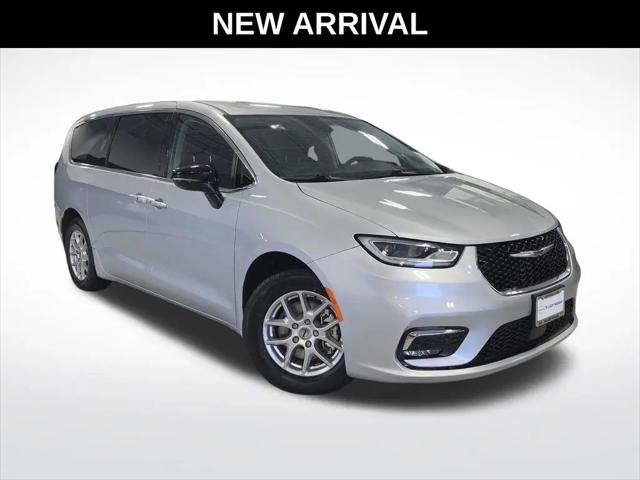 2024 Chrysler Pacifica Touring L for sale in Crystal Lake, IL
