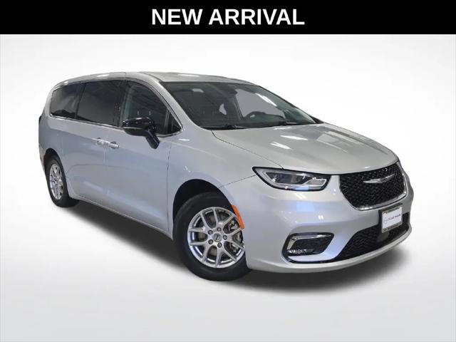 2024 Chrysler Pacifica Touring L for sale in Crystal Lake, IL