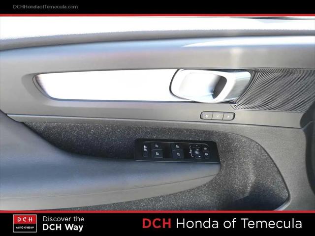 2021 Volvo XC40 T4 Momentum