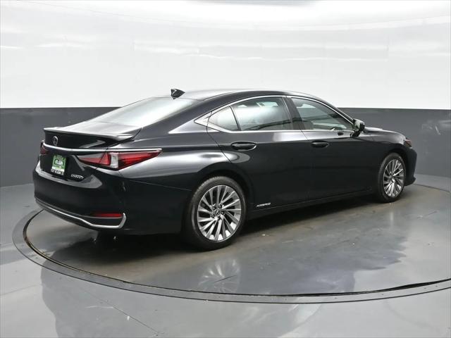 2022 Lexus ES 300h Luxury