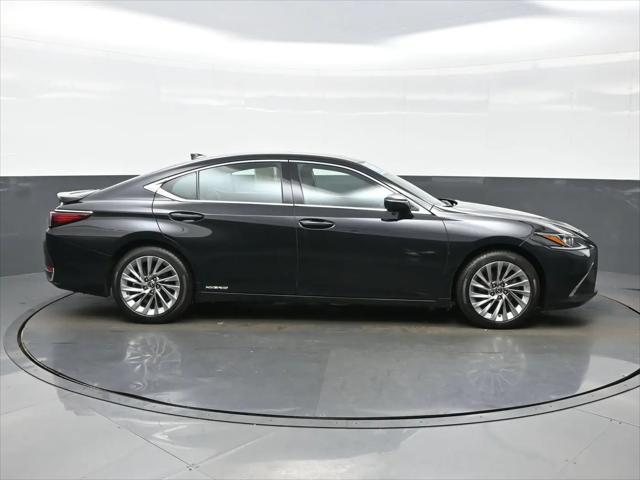 2022 Lexus ES 300h Luxury