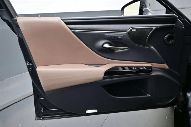 2022 Lexus ES 300h Luxury