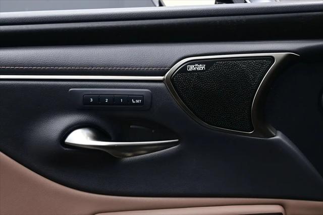 2022 Lexus ES 300h Luxury