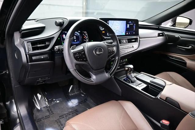 2022 Lexus ES 300h Luxury
