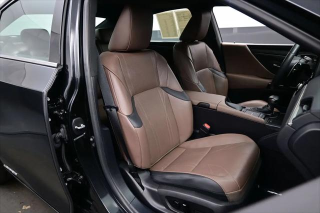 2022 Lexus ES 300h Luxury
