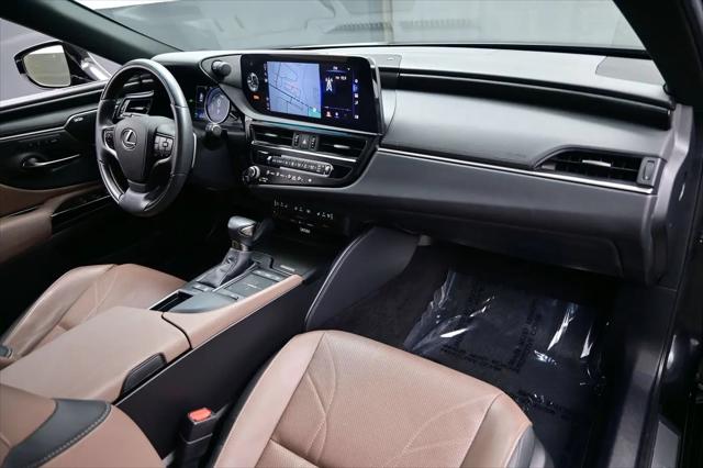 2022 Lexus ES 300h Luxury