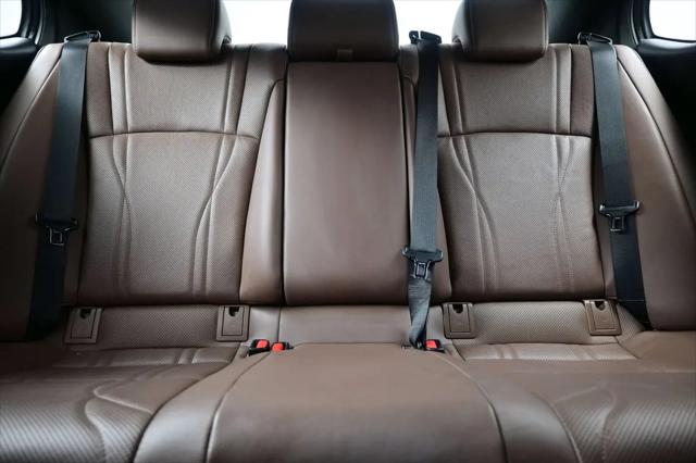 2022 Lexus ES 300h Luxury