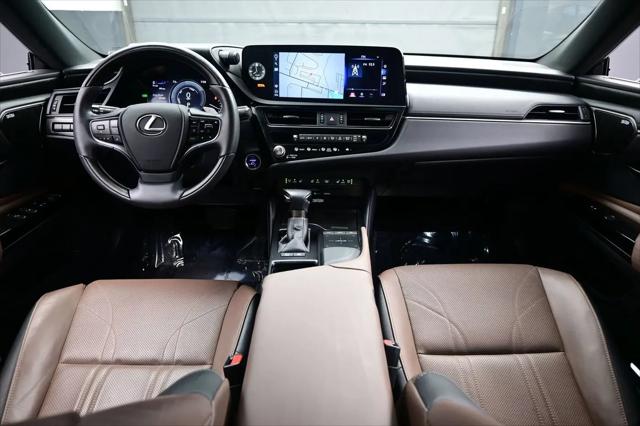 2022 Lexus ES 300h Luxury