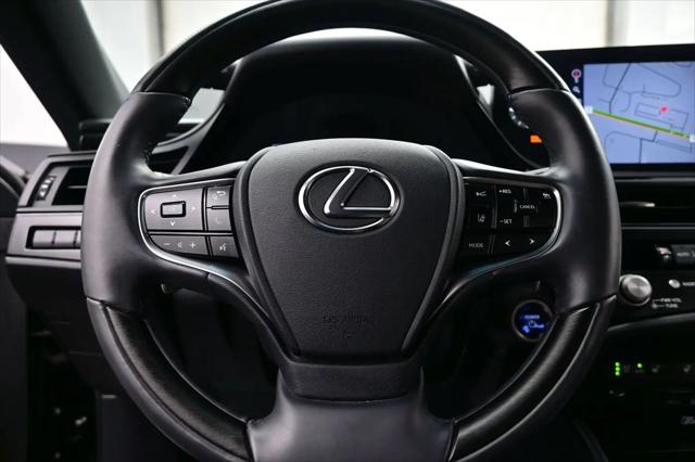 2022 Lexus ES 300h Luxury
