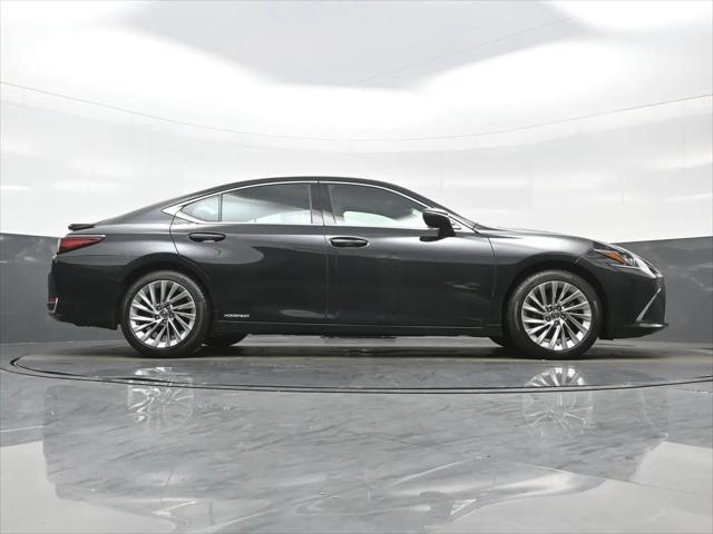 2022 Lexus ES 300h Luxury
