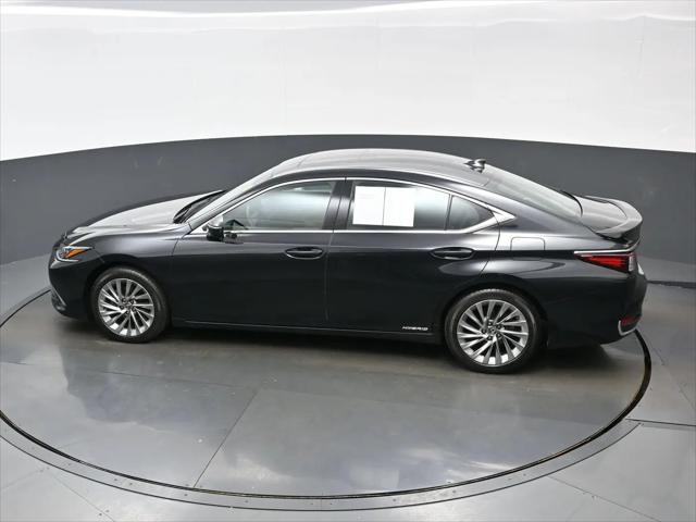 2022 Lexus ES 300h Luxury