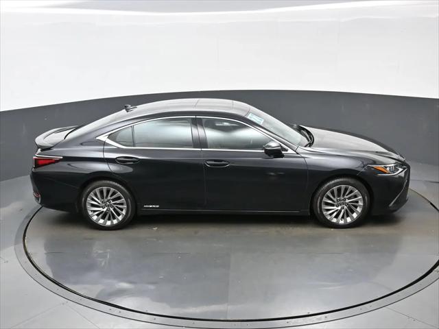 2022 Lexus ES 300h Luxury
