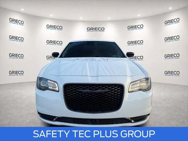 2023 Chrysler 300 Touring