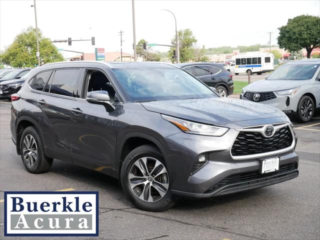 2020 Toyota Highlander XLE for sale in Minneapolis, MN