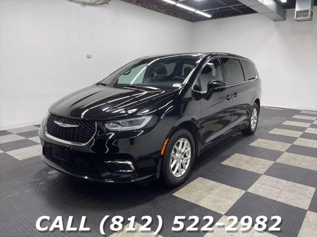 2025 Chrysler Pacifica Select for sale in Seymour, IN