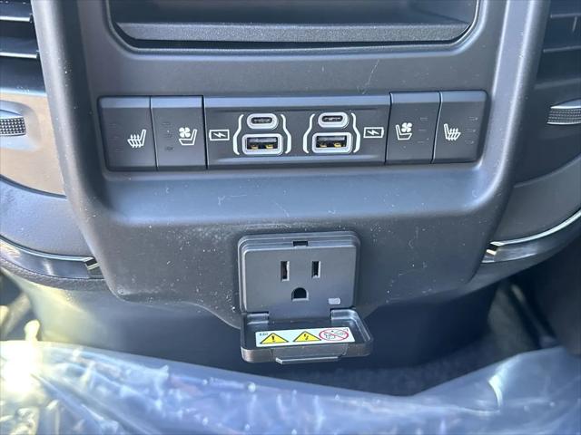2025 Ram 1500 Limited Crew Cab 4x4 57 Box