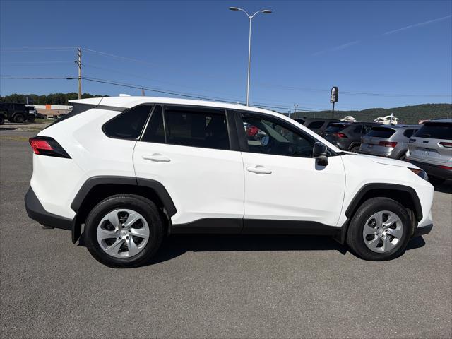 2022 Toyota RAV4 LE 2022 Toyota RAV4 LE