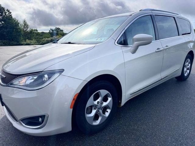 2017 Chrysler Pacifica Touring-L Plus