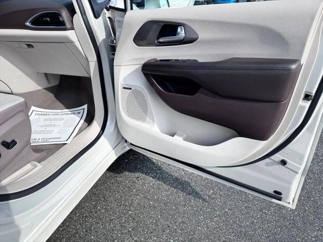 2017 Chrysler Pacifica Touring-L Plus
