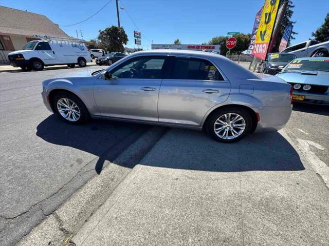 2018 Chrysler 300 Touring L