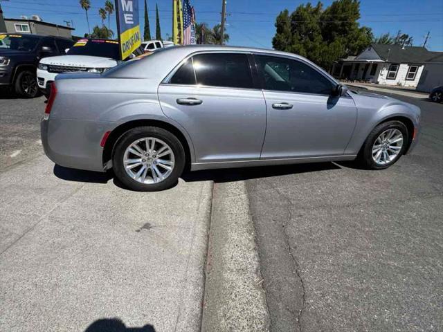 2018 Chrysler 300 Touring L