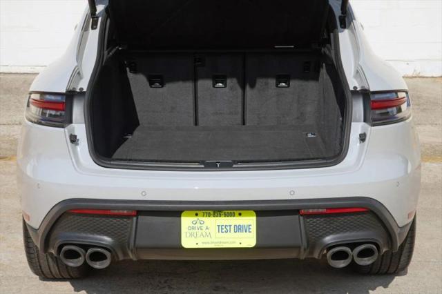 2025 Porsche Macan T