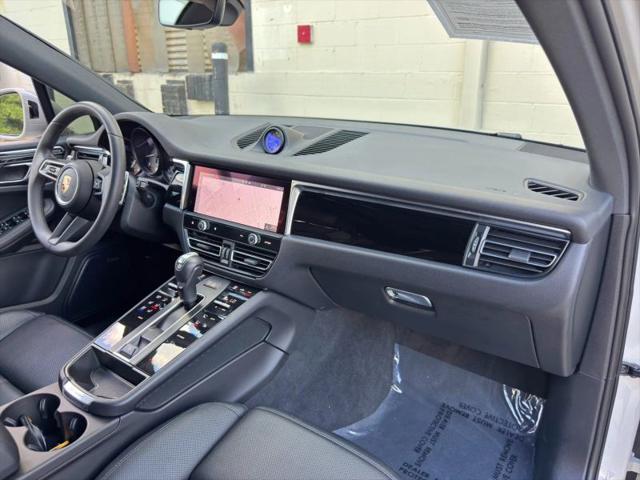 2025 Porsche Macan T