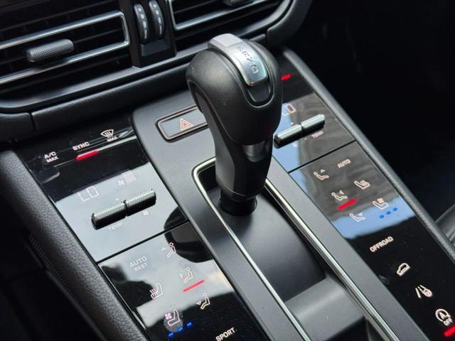 2025 Porsche Macan T