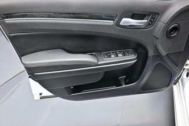 2023 Chrysler 300 Touring L AWD